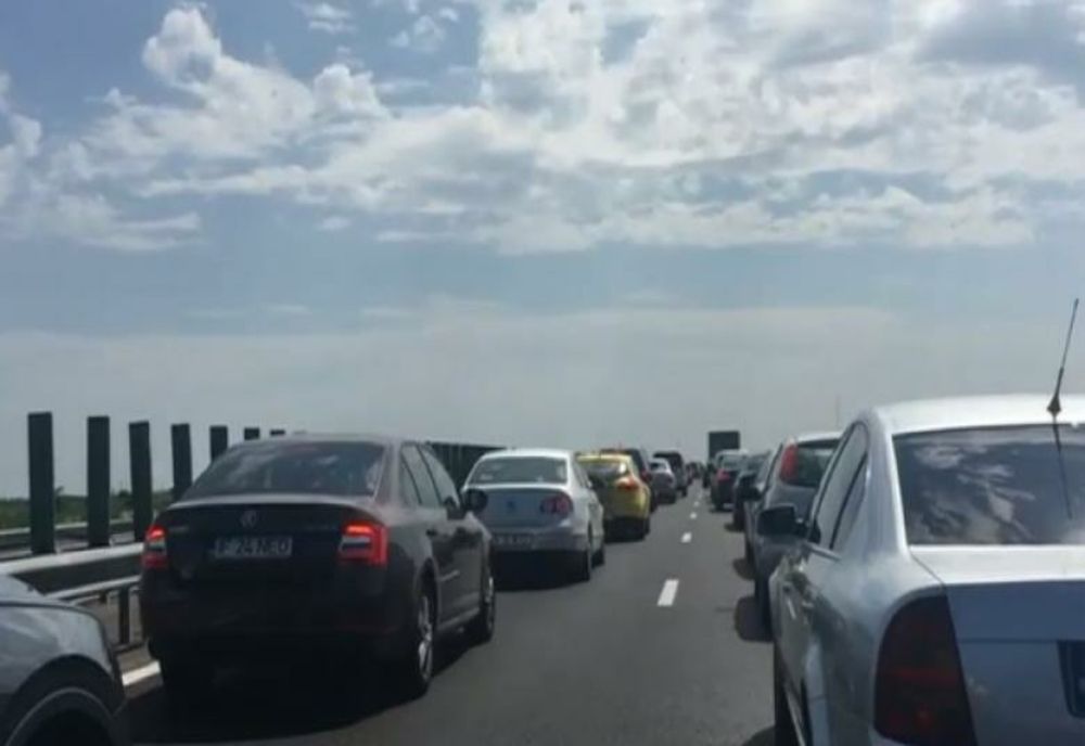 Cozi uriașe de mașini pe Autostrada Soarelui. Se merge bară la bară
