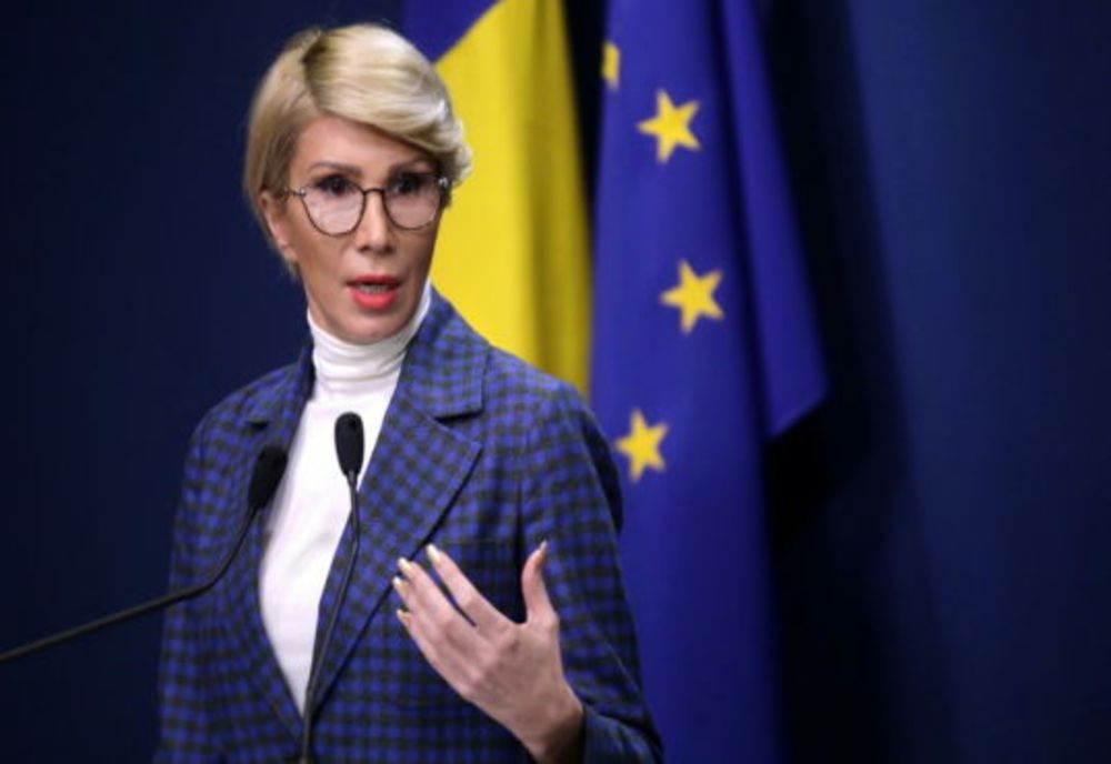 Raluca Turcan: Creşterea salariului minim trebuie susţinută de mediul de afaceri, altfel ajungem la concedieri