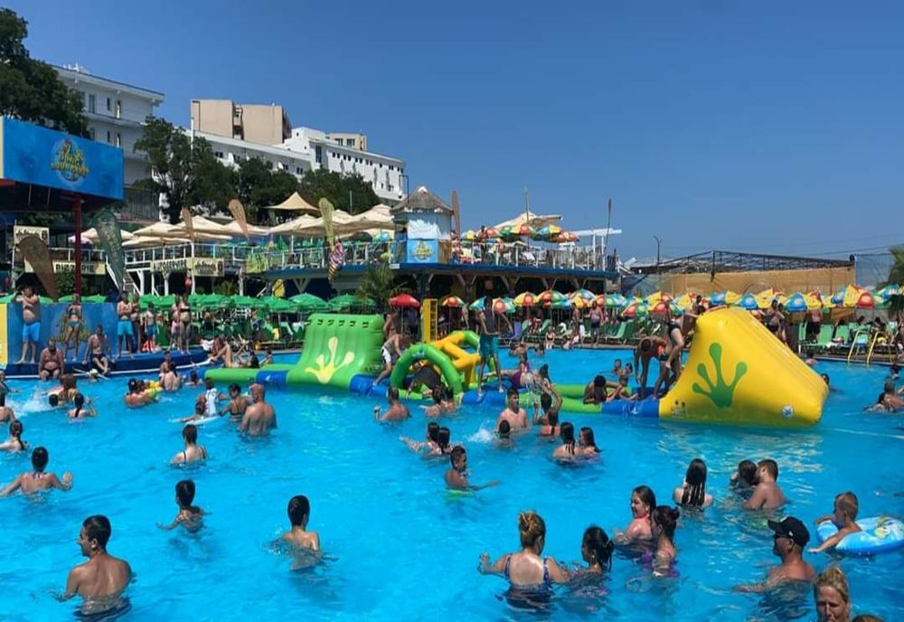 Petreceri cu spumă pe tobogane, la Eforie Aqua Park