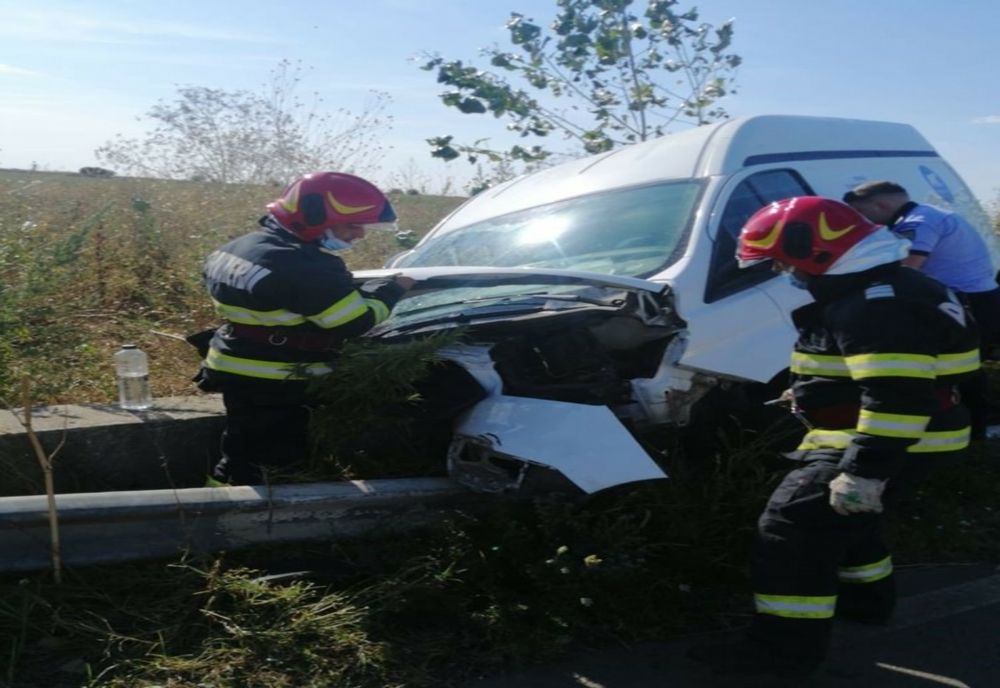Accident grav în Ialomița. Autovehicul intrat într-un cap de pod