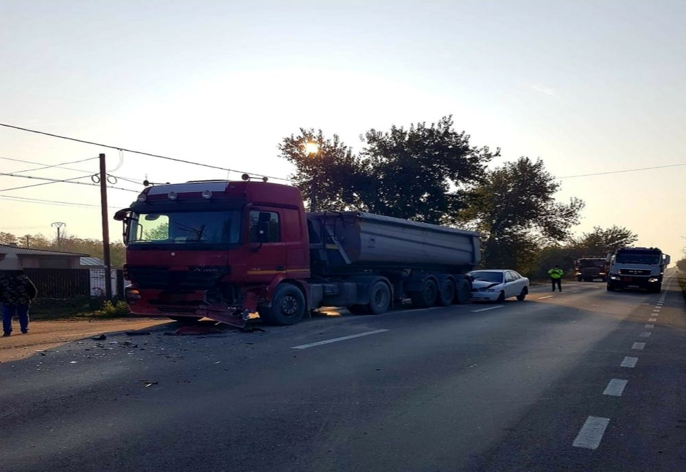 FOTO Accident teribil în Ialomița.Trei persoane transportate de urgență la spital