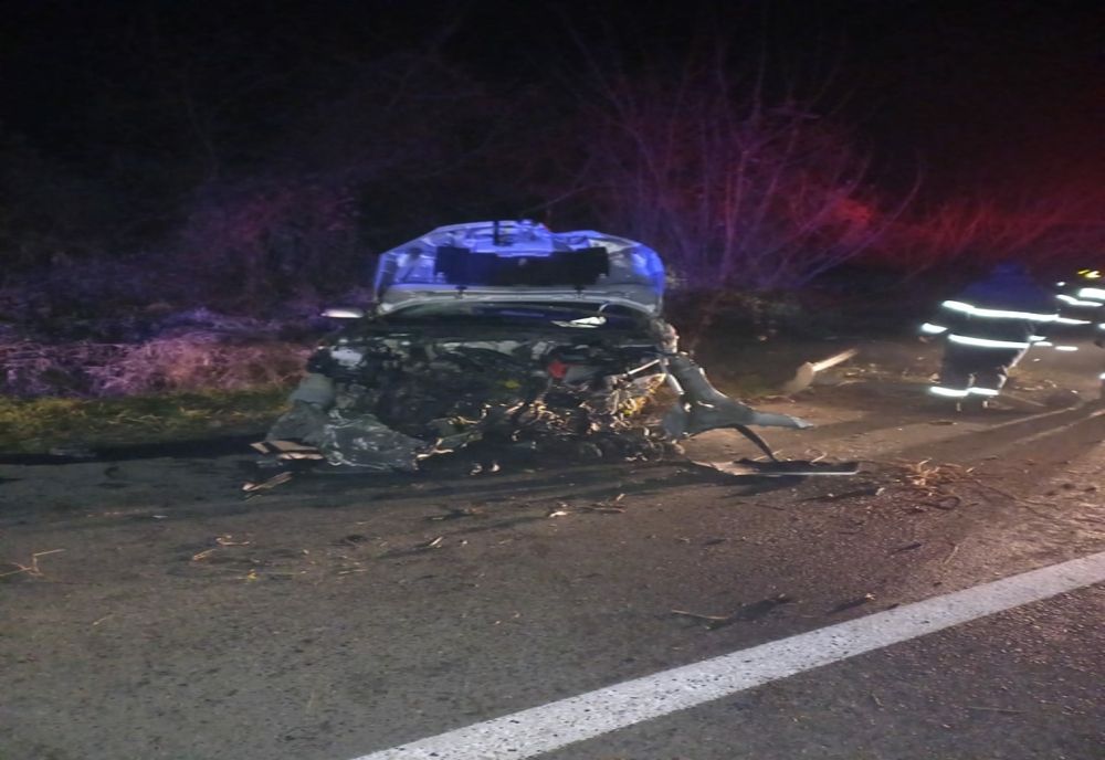 FOTO Accident în Ialomița. A intrat cu mașina într-un cap de pod