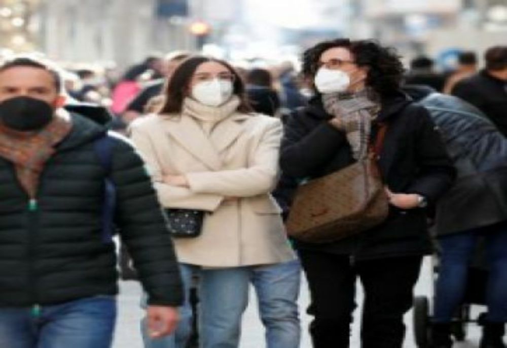 Ce amenzi vor primi cei care poartă mască din material textil sau de plastic, începând de astăzi