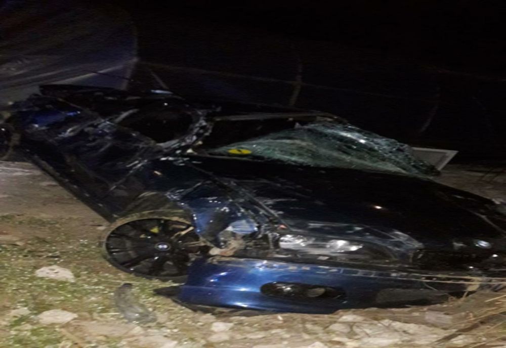 Cascadorie la volan, mașină răsturnată