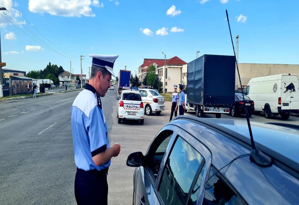 Sute de sancțiuni și zeci de permise reținute de polițiștii în weekendul de Rusalii