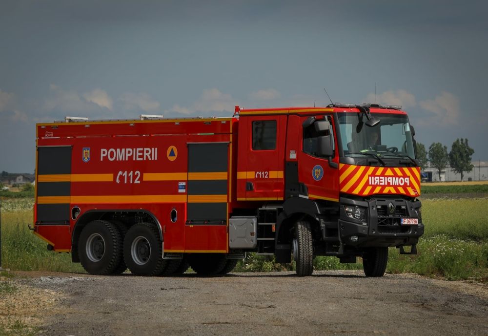 VIDEO Parcul auto al pompierilor ialomițeni, dotat cu o nouă autospecială