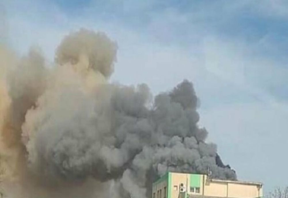 Incendiu la o fabrică de prelucrare a laptelui din Mizil. Pompierii intervin cu 5 autospeciale