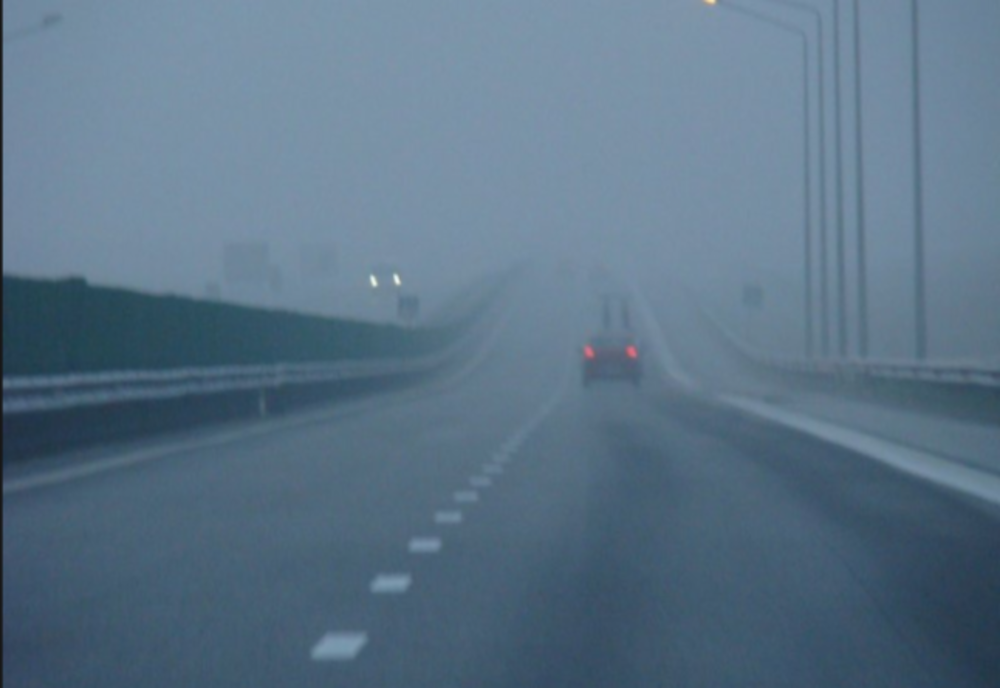 Atenție, șoferi! Ceața reduce vizibilitatea pe Autostrada A2