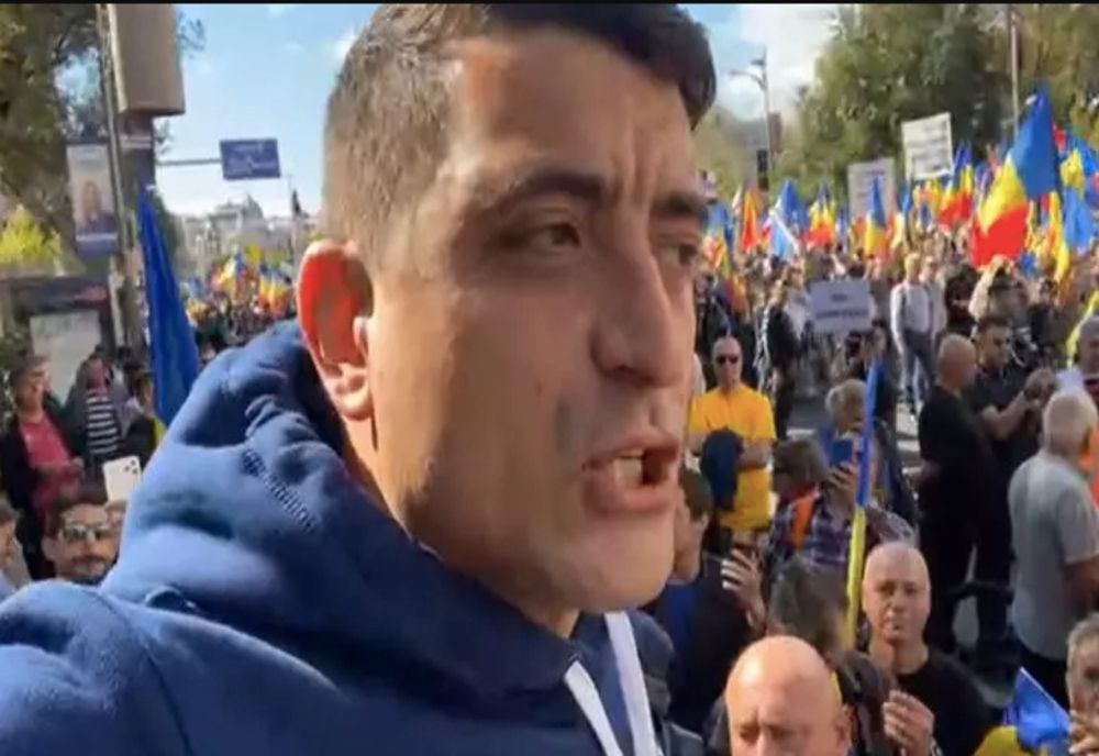 Protest pe tabere, în Piața Victoriei: Incidente violente! Șoșoacă: „Ajutor, ajutor, ajutor!” - Simion: „E diversiune PSD”
