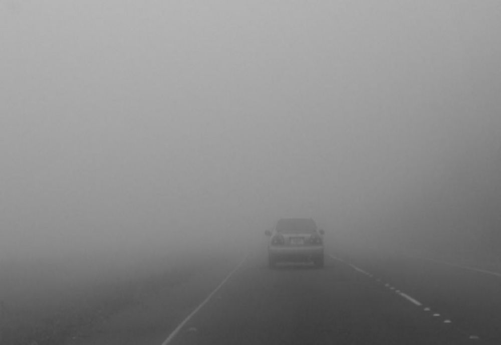 Atenție, șoferi! Ceața reduce vizibilitatea pe A2 și A4