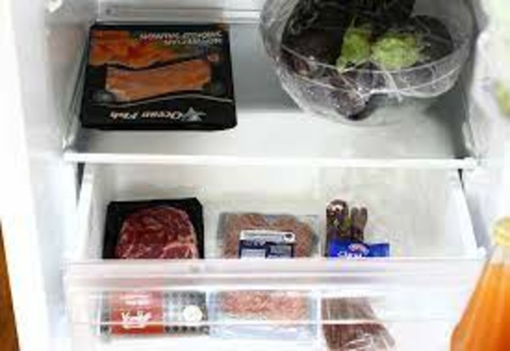 OTRAVA din frigider. Milioane de români consumă zilnic acest produs banal extrem de toxic