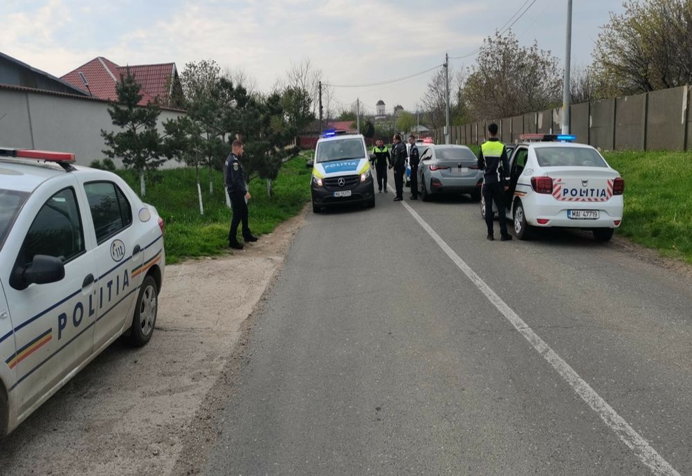 Urmăriți național după ce au furat o mașină 