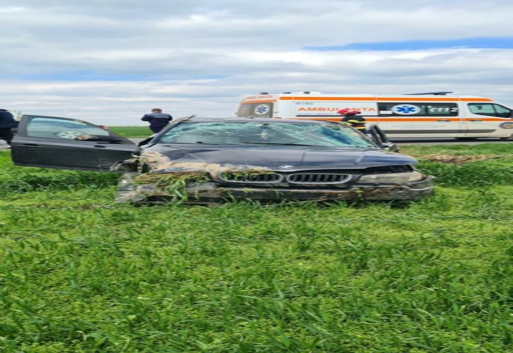 Accident grav: trei persoane, între care un copil transportate, la spital
