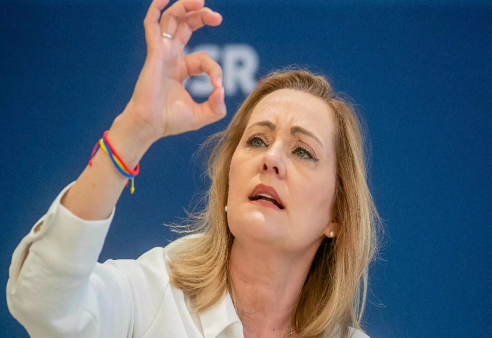 CTP O DESFIINȚEAZĂ PE ELENA LASCONI DUPĂ DEZBATEREA PREZIDENȚIABILILOR: ”CANDIDATURA ESTE O PĂLĂRIE PREA MARE PENTRU EA. MI-E MILĂ DE DÂNSA”