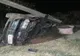 S-a răsturnat cu mașina și a lovit un stâlp Două persoane rănite