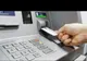 Metoda "Furculița", noua tehnică de furt din BANCOMAT care alertează autoritățile. Până unde poate merge ingeniozitatea hoților